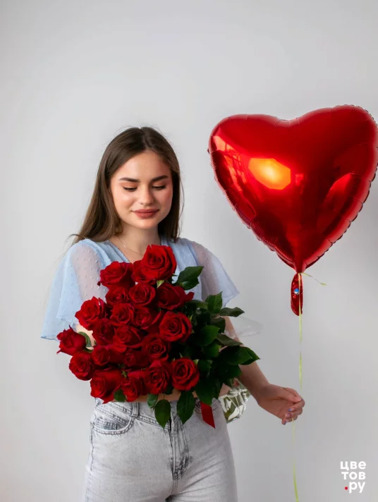 21 красная роза и Шар Красное Сердце